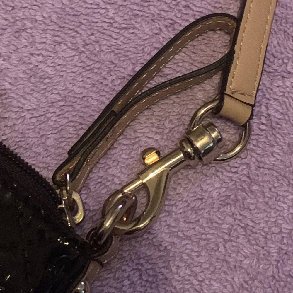 Guess Reiko Crossbody (EUC) - Picture 10 of 11